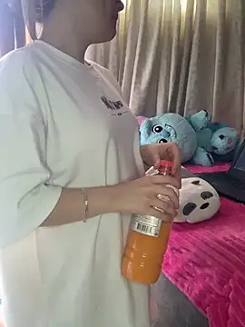 Snapshot of LunaShine_ chatting on March 16, 2025, 9:16 pm LunaShine online show from March 16, 2025, 9:16 pm