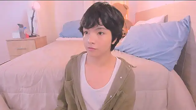 AllanYong18 online show from November 29, 2025, 12:27 pm