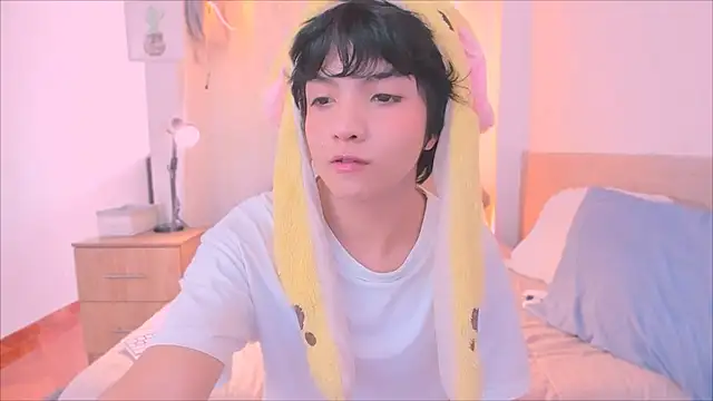 AllanYong18 online show from December 21, 2025, 8:09 pm