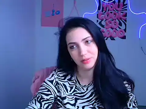 Snapshot of Amalia_amor chatting on November 17, 2025, 6:39 am Amalia amor online show from November 17, 2025, 6:39 am
