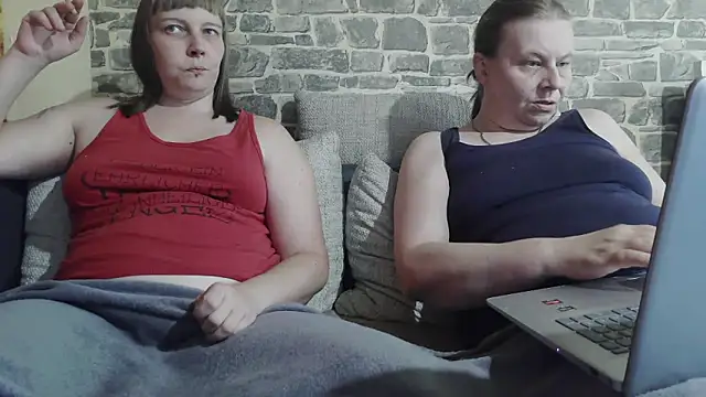 Snapshot of YviEngel87 chatting on September 20, 2025, 3:17 pm YviEngel87 online show from September 20, 2025, 3:17 pm