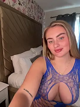 Snapshot of lucyRose_xoxox chatting on September 21, 2025, 3:28 pm lucyRose xoxox online show from September 21, 2025, 3:28 pm