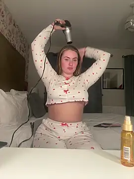 Snapshot of lucyRose_xoxox chatting on September 26, 2025, 6:15 pm lucyRose xoxox online show from September 26, 2025, 6:15 pm