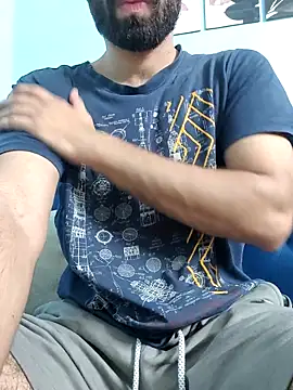 Snapshot of TOPMOON001 chatting on October 1, 2025, 6:51 am TOPMOON001 online show from October 1, 2025, 6:51 am