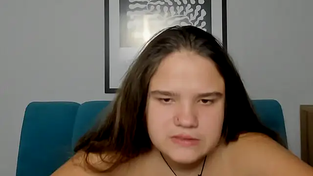 AdeleCruz online show from November 28, 2025, 1:11 pm