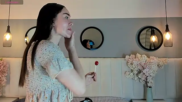 chelsea bolton  online show from March 12, 2026, 12:53 pm