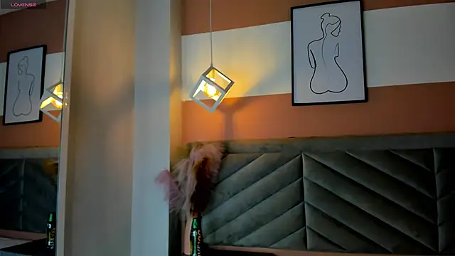 chelsea bolton  online show from December 22, 2025, 12:49 pm