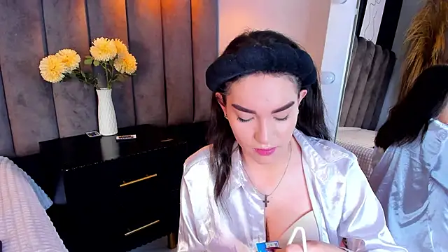 chelsea bolton  online show from November 15, 2025, 12:42 pm