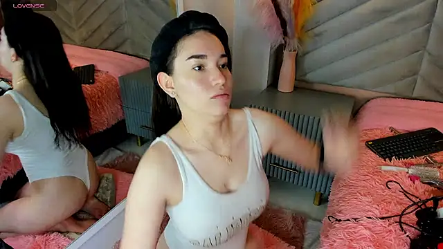 chelsea bolton  online show from January 9, 2026, 12:45 pm