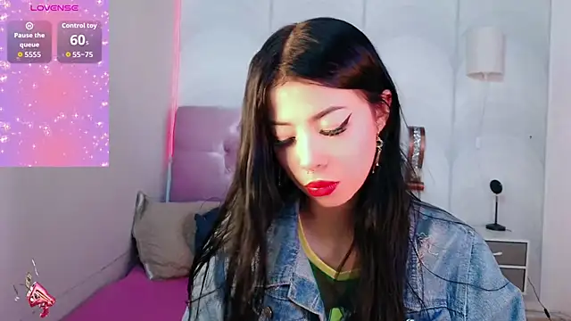 Snapshot of madison_oli chatting on November 24, 2025, 12:05 pm madison oli online show from November 24, 2025, 12:05 pm