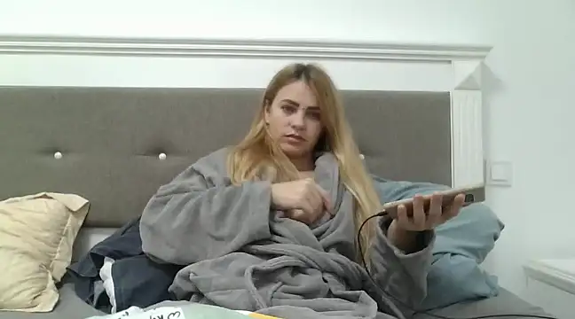 AnnaBell2025 online show from January 18, 2025, 9:13 pm