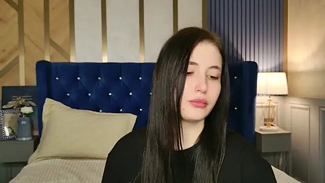 EmmaLawrens online show from February 17, 2026, 8:39 pm