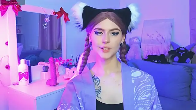 Emily  Mooree online show from January 31, 2025, 7:18 am