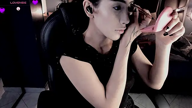 vaiolethsan   online show from February 18, 2026, 7:43 pm