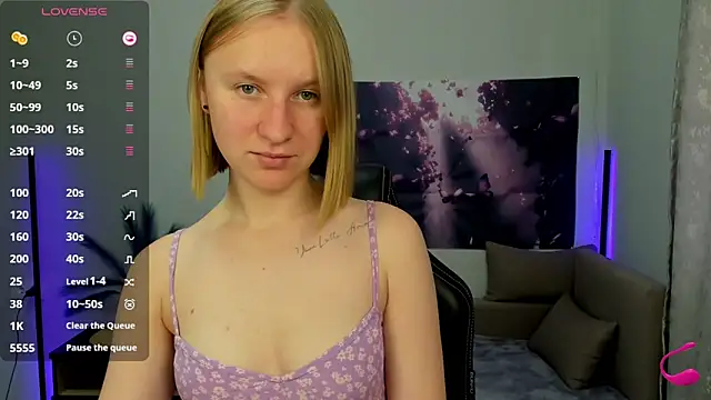 Snapshot of BeautyBlondy chatting on October 25, 2025, 12:28 pm BeautyBlondy online show from October 25, 2025, 12:28 pm