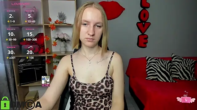 Snapshot of BeautyBlondy chatting on November 11, 2025, 12:55 pm BeautyBlondy online show from November 11, 2025, 12:55 pm