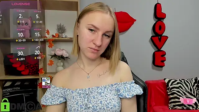 Snapshot of BeautyBlondy chatting on November 25, 2025, 1:22 pm BeautyBlondy online show from November 25, 2025, 1:22 pm