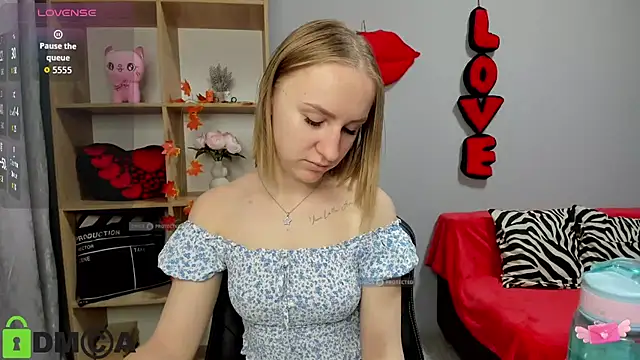 Snapshot of BeautyBlondy chatting on November 28, 2025, 1:22 pm BeautyBlondy online show from November 28, 2025, 1:22 pm