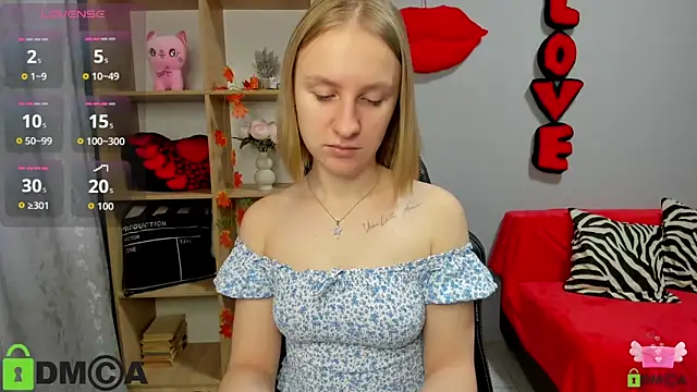 Snapshot of BeautyBlondy chatting on November 16, 2025, 12:54 pm BeautyBlondy online show from November 16, 2025, 12:54 pm