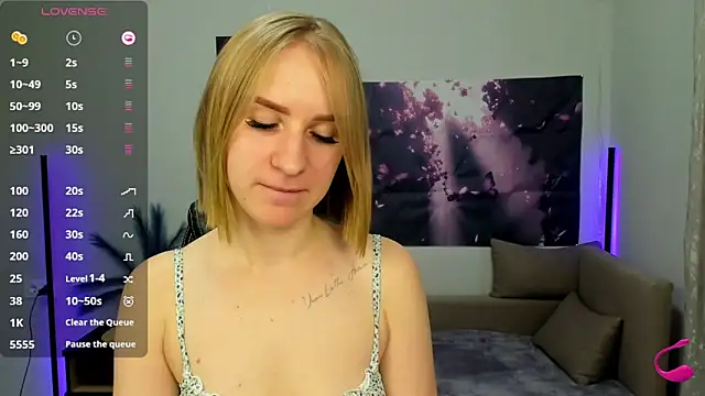 Snapshot of BeautyBlondy chatting on October 28, 2025, 1:32 pm BeautyBlondy online show from October 28, 2025, 1:32 pm