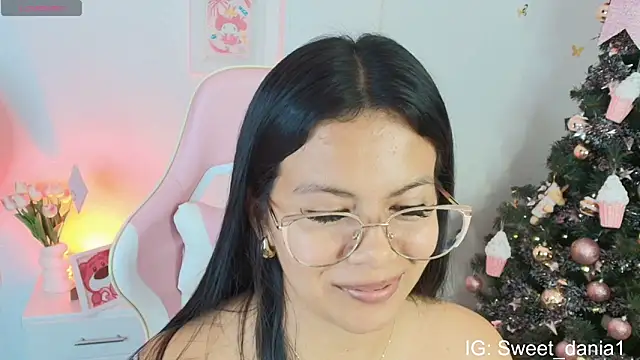 sweet dania  online show from December 19, 2025, 3:43 am