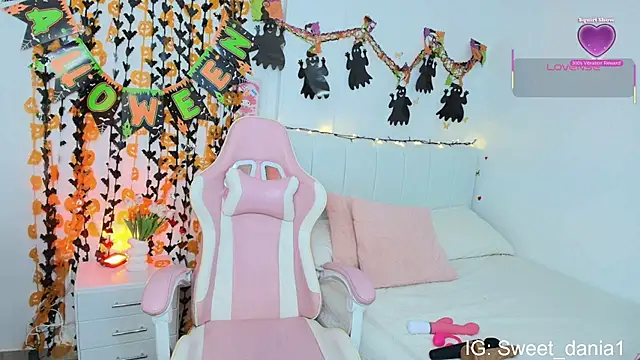 Snapshot of sweet_dania_ chatting on October 30, 2025, 10:13 am sweet dania online show from October 30, 2025, 10:13 am