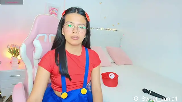 Snapshot of sweet_dania_ chatting on October 11, 2025, 4:35 am sweet dania online show from October 11, 2025, 4:35 am