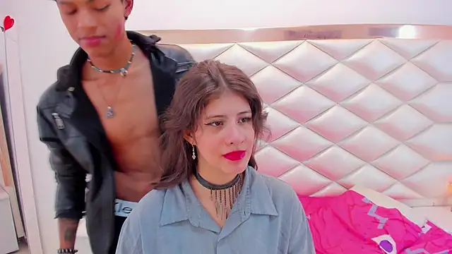 MiaQueen021 online show from March 8, 2025, 9:40 pm