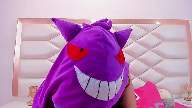 MiaQueen021 online show from March 19, 2025, 6:44 pm