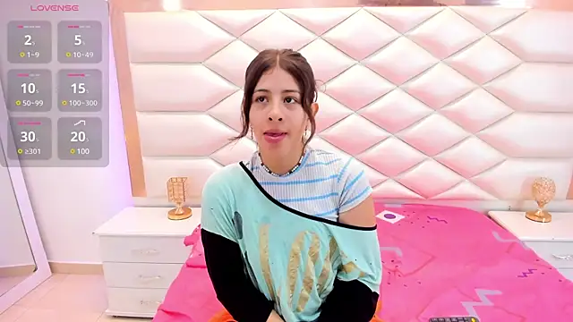 MiaQueen021 online show from February 26, 2025, 12:27 pm