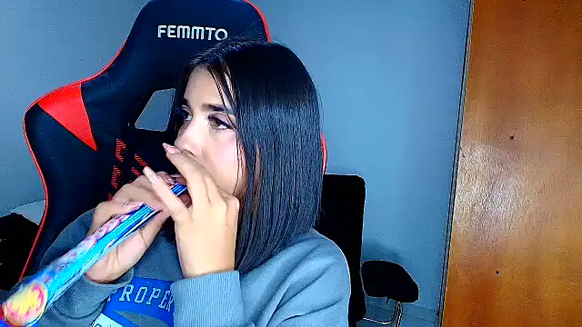 Rousse violett online show from February 15, 2026, 12:55 am