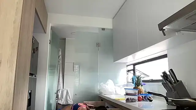 LunaBeya online show from April 15, 2026, 7:58 pm