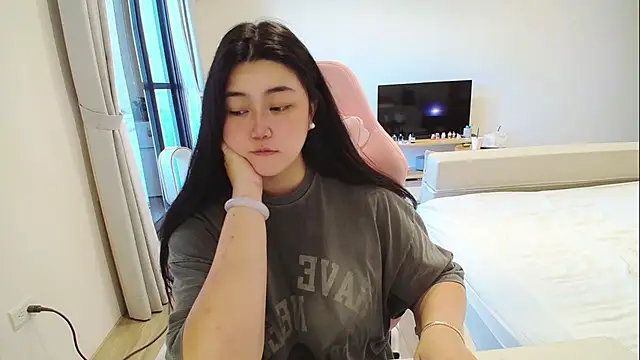 minnie9009 online show from April 26, 2026, 1:14 am