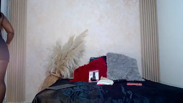 RAICHELLCOOPER1 online show from November 16, 2025, 2:00 pm