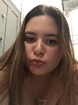 Snapshot of julinha2311 chatting on February 19, 2025, 2:33 am julinha2311 online show from February 19, 2025, 2:33 am