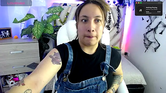 Snapshot of NyxAndria_1 chatting on November 14, 2025, 8:34 pm NyxAndria 1 online show from November 14, 2025, 8:34 pm