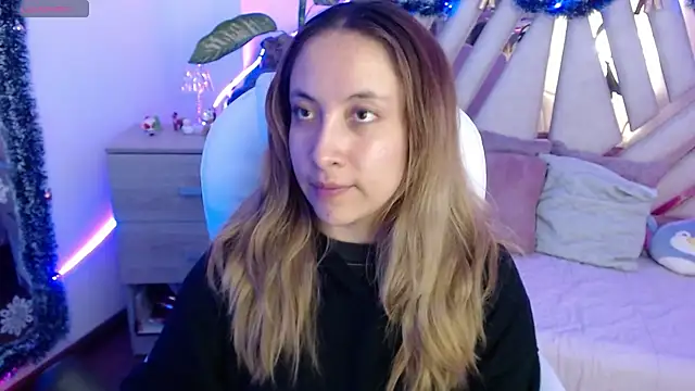 Snapshot of NyxAndria_1 chatting on December 4, 2025, 10:31 pm NyxAndria 1 online show from December 4, 2025, 10:31 pm