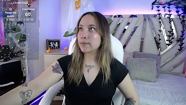 Snapshot of NyxAndria_1 chatting on November 12, 2025, 8:45 pm NyxAndria 1 online show from November 12, 2025, 8:45 pm