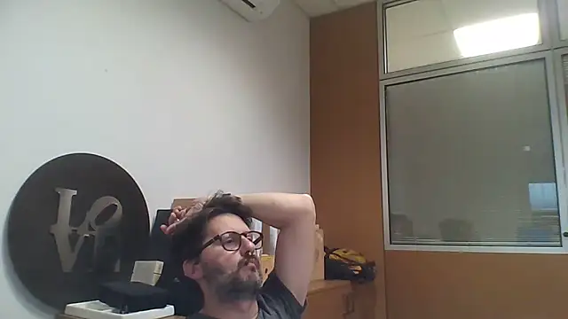 Cellino4 online show from March 6, 2025, 4:49 pm