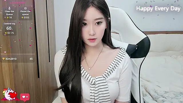 Snapshot of SlewVirus chatting on October 21, 2025, 6:29 pm SlewVirus online show from October 21, 2025, 6:29 pm