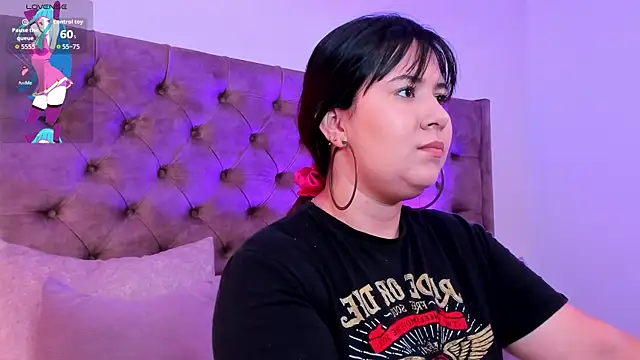 zoes milee online show from November 10, 2025, 11:37 am