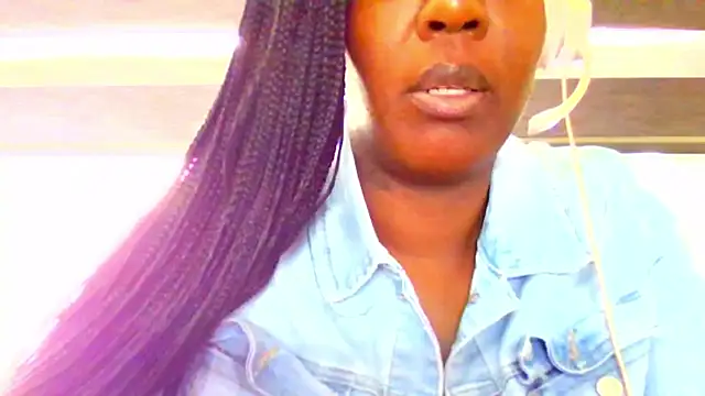 chocolatechipkukky85 online show from April 13, 2026, 8:02 pm