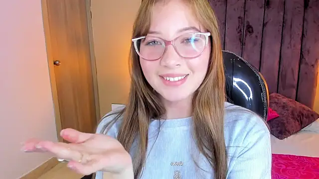 Snapshot of Dahlia_Rousse chatting on October 23, 2025, 6:45 am Dahlia Rousse online show from October 23, 2025, 6:45 am