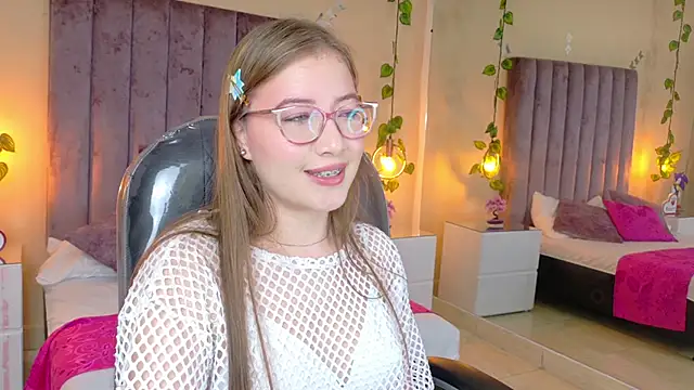 Dahlia Rousse online show from February 19, 2026, 6:32 am