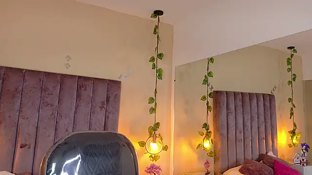 Dahlia Rousse online show from February 18, 2026, 7:28 am