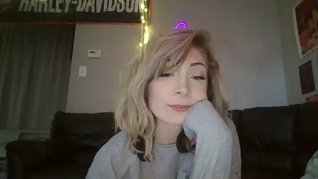 miamimintbaby online show from February 28, 2025, 7:46 pm