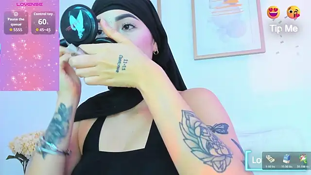 taylorsmiiith  online show from February 4, 2026, 2:34 pm