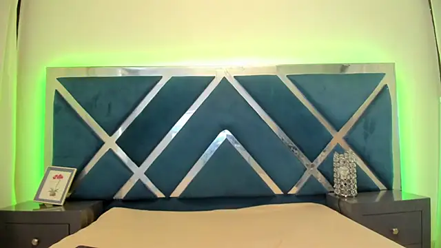 LucineArias online show from April 15, 2026, 8:20 pm