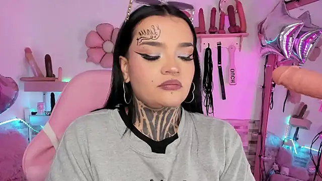 Snapshot of amyswallow7 chatting on November 16, 2025, 1:43 am amyswallow7 online show from November 16, 2025, 1:43 am