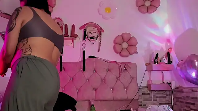 Snapshot of amyswallow7 chatting on November 2, 2025, 12:48 am amyswallow7 online show from November 2, 2025, 12:48 am